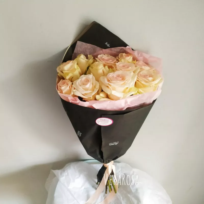 Монобукет из 15 нежно-розовых роз  1
