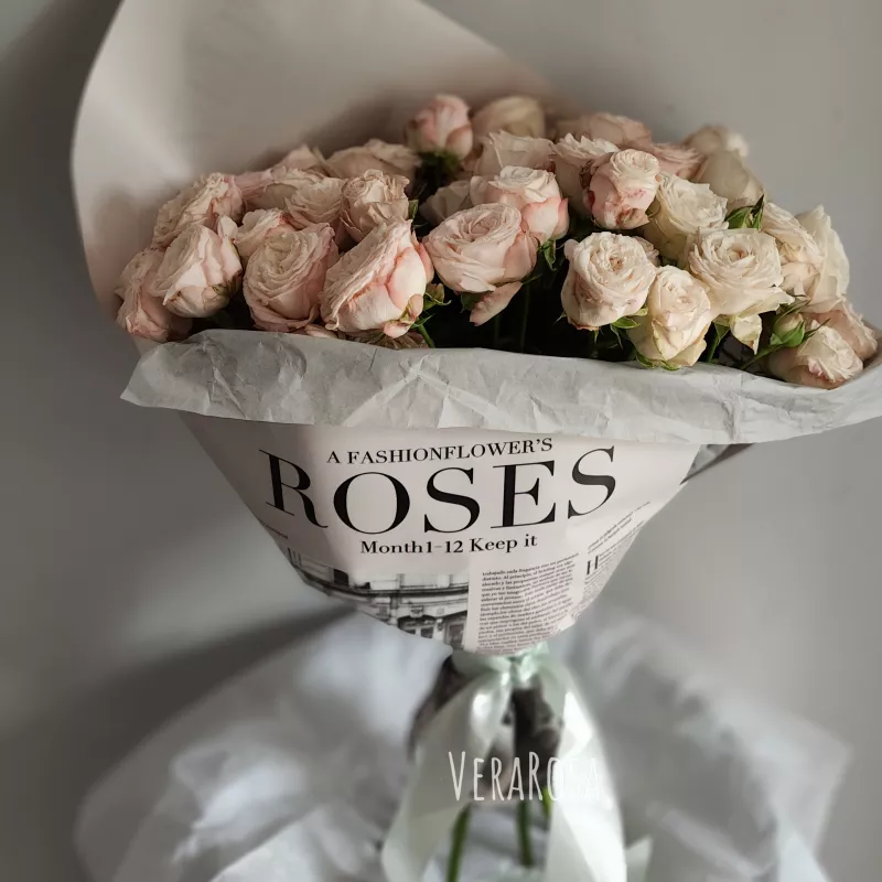 Монобукет из 15 пионовидных кустовых роз 