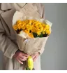 Монобукет из 15 кустовых жёлтых роз 