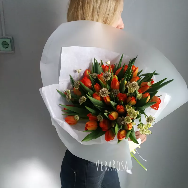 Букет из тюльпанов и астранции «Оранжевые мечты» 2