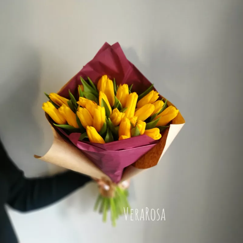Букет из 25 тюльпанов «Весенний лучик» 1
