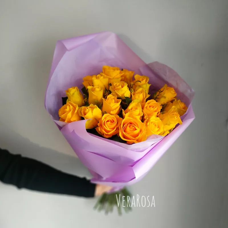 Букет из 19 желтых роз «Солнечный»