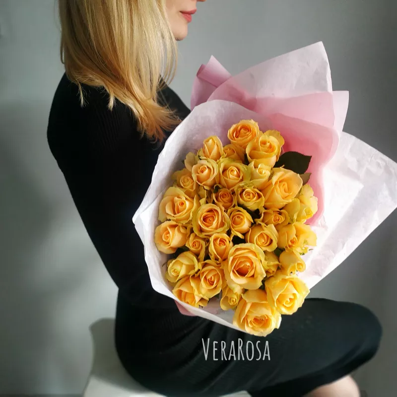 25 желтых роз «Крем-брюле»